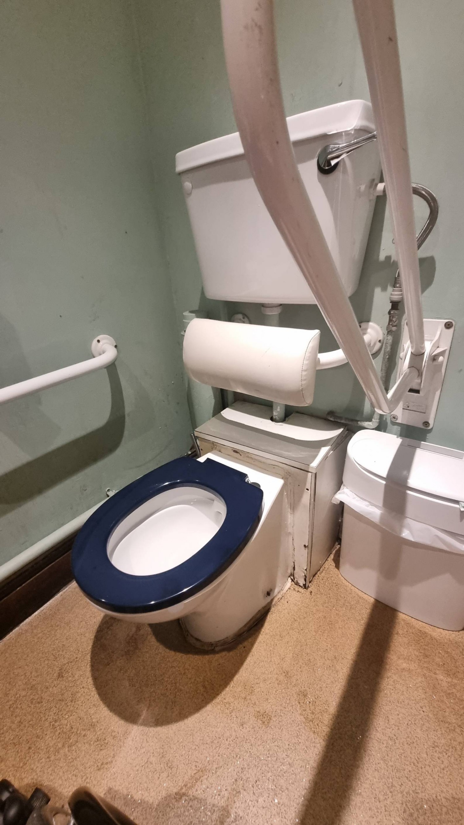 Colour contrast bathroom