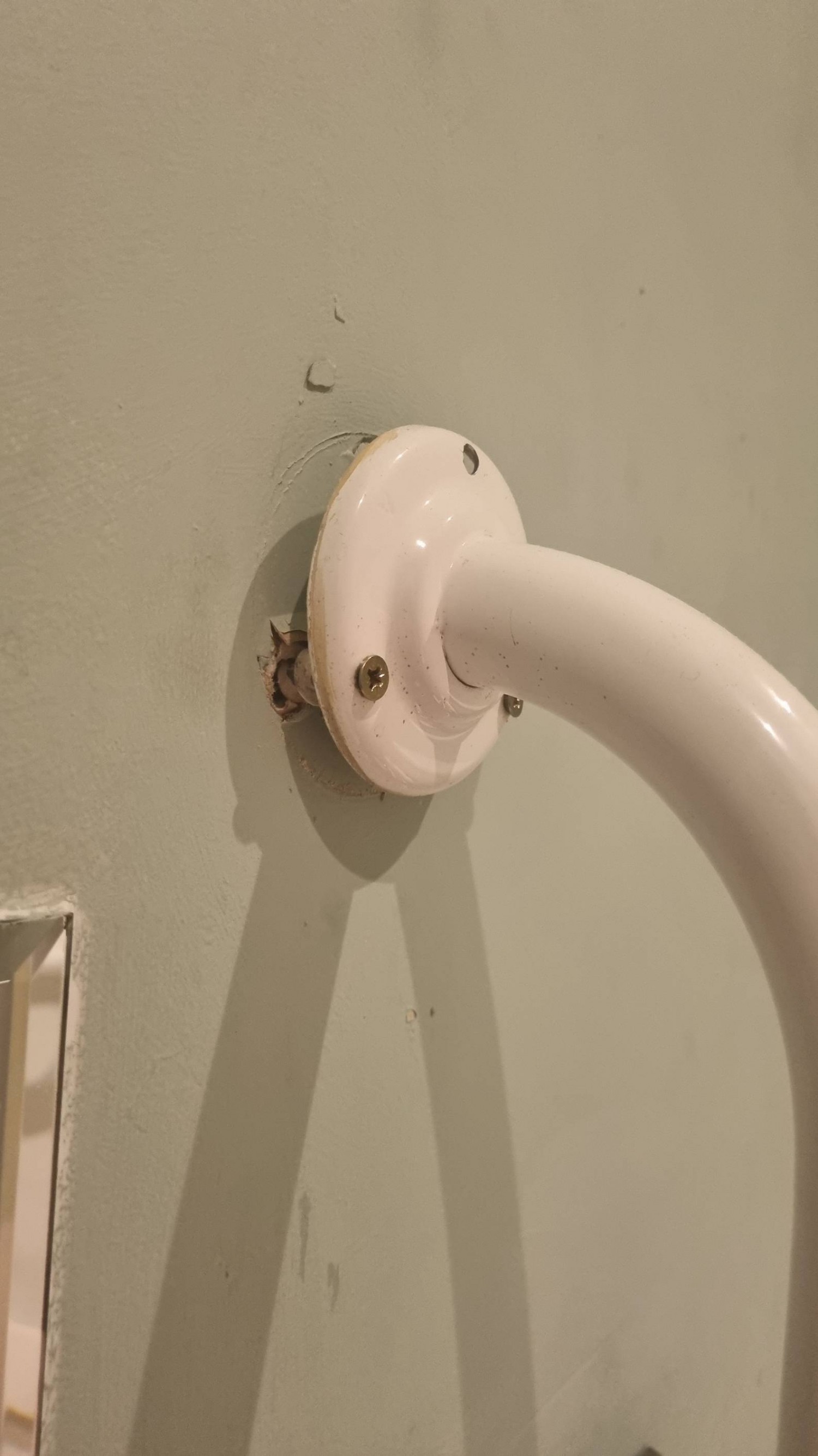 One hand rail broken. Reported 23.06.23