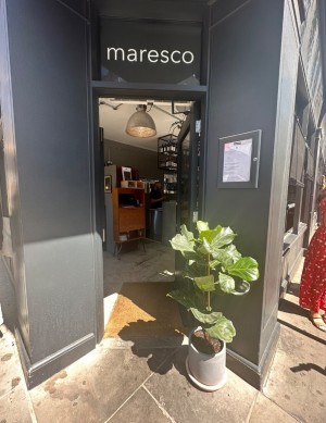 Main entrance. Single glass and wood door straight ahead. Push.