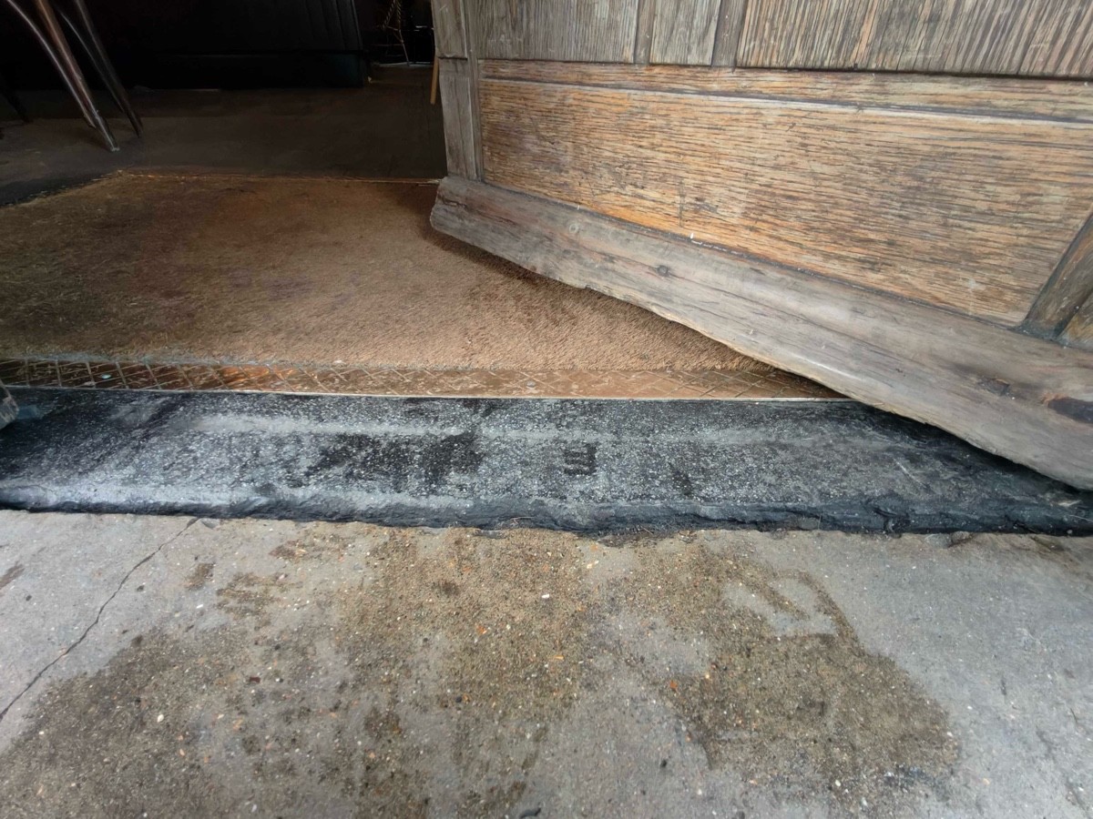 Small bump at foot of doorway. Doormat following.