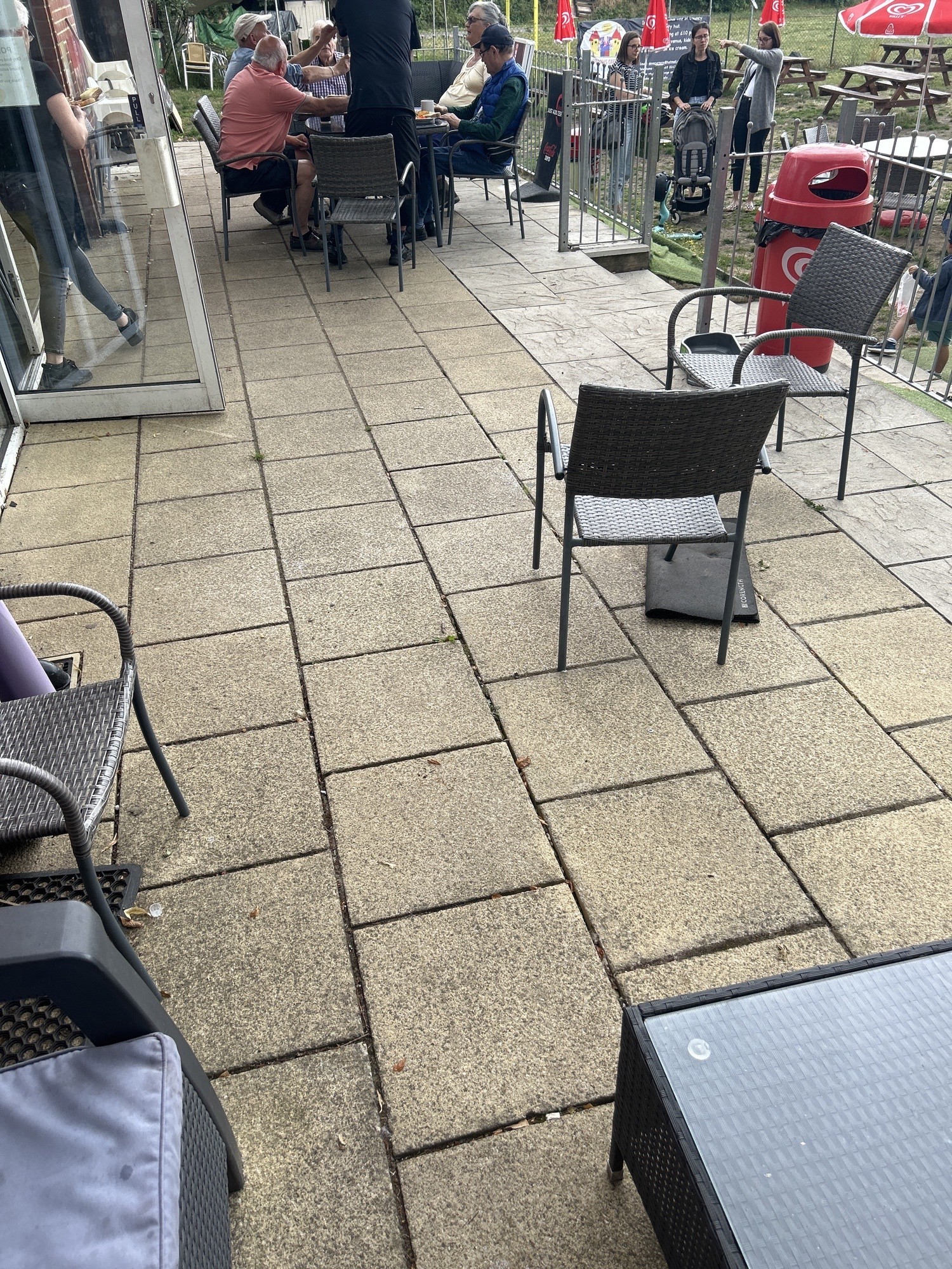 Spacious patio out back with tables and garden sofa’s