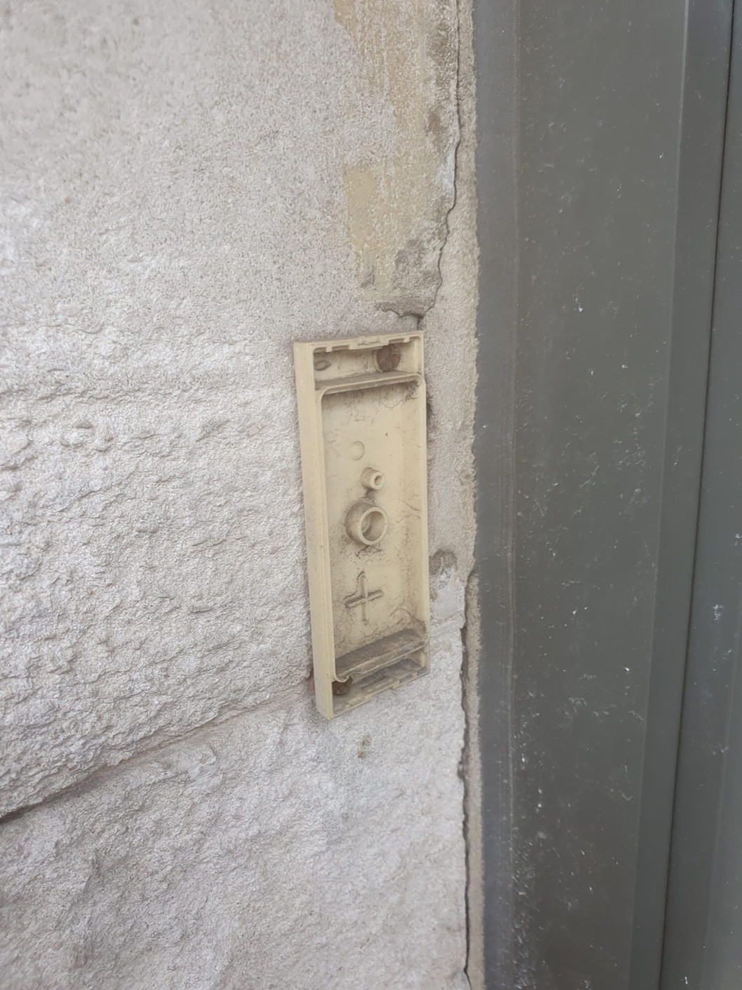 No doorbell for assistance.