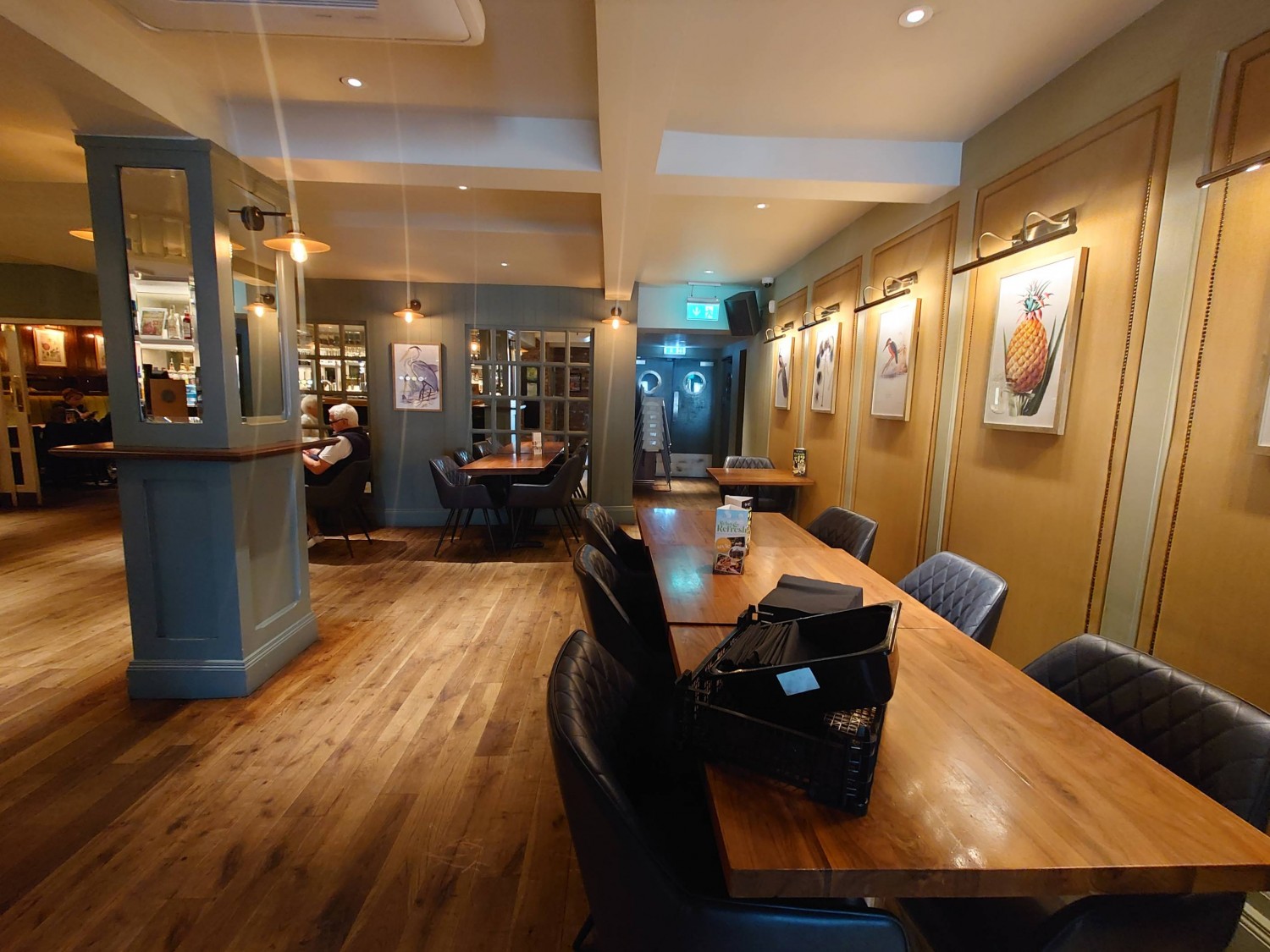 Long tables with lots of space. Some obstructive underneath