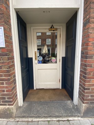 Pull door with handle on the left at the middle.