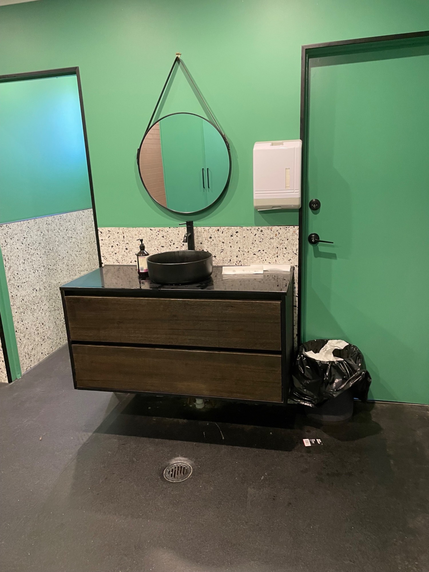 Hand wash basin