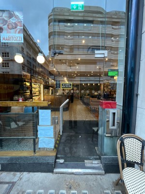 Single glass door. Push silver metal handle from left to open.