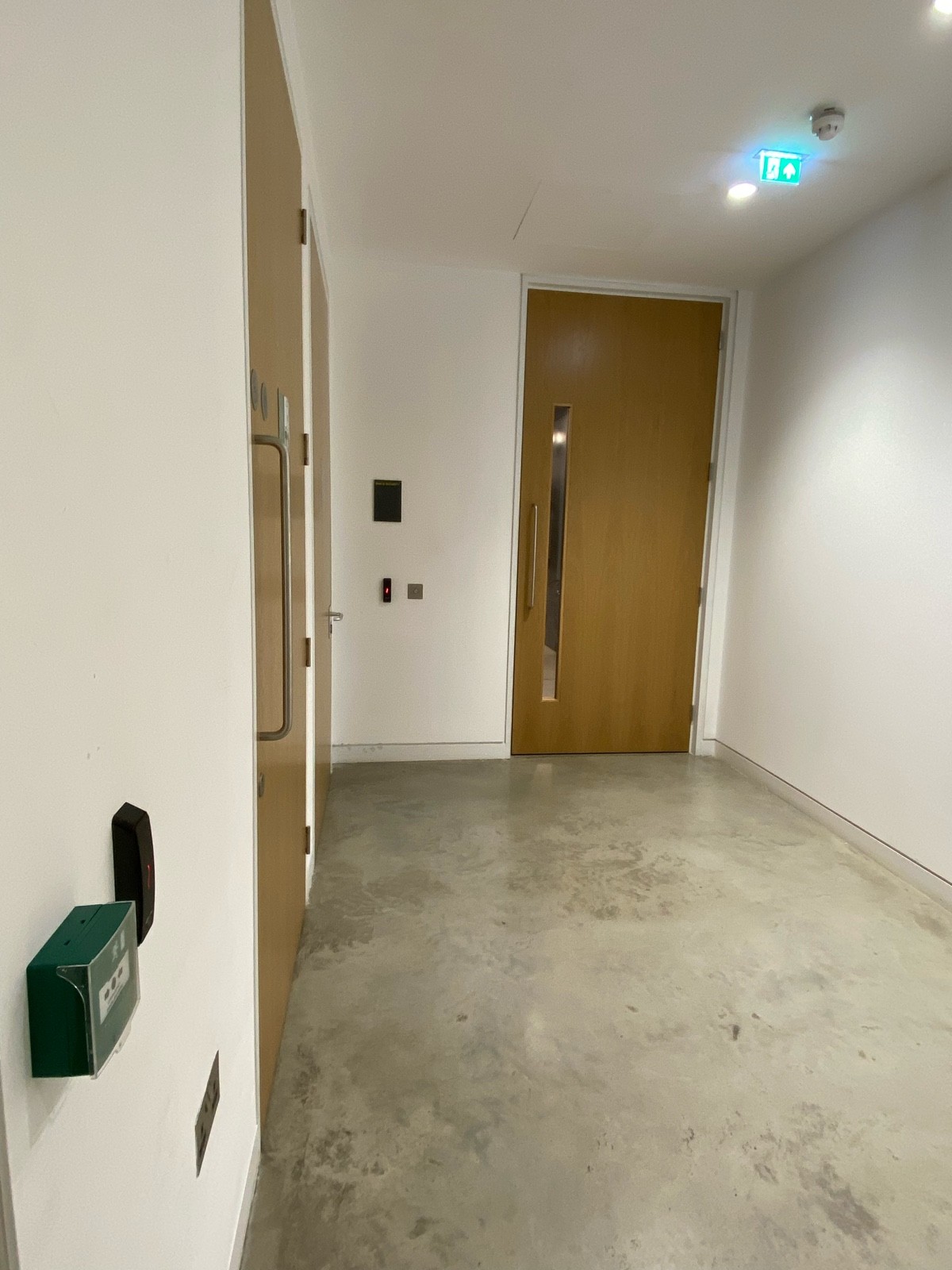 From after preceding door facing straight. Bathroom to right.