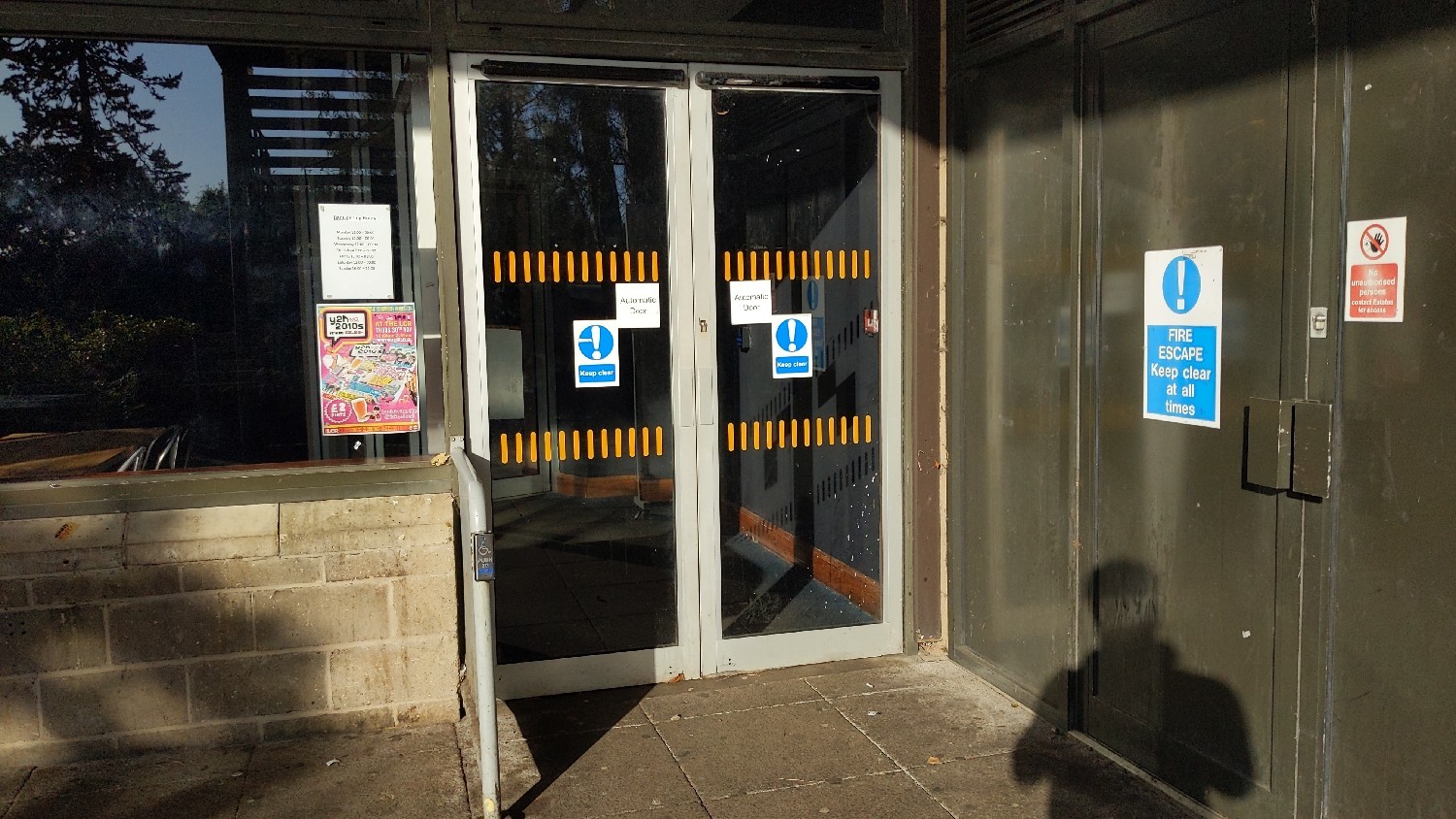 Alternative bar entrance