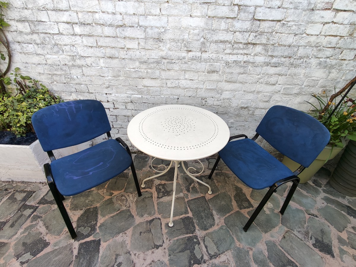 From after planters facing left. Table and chairs ahead.