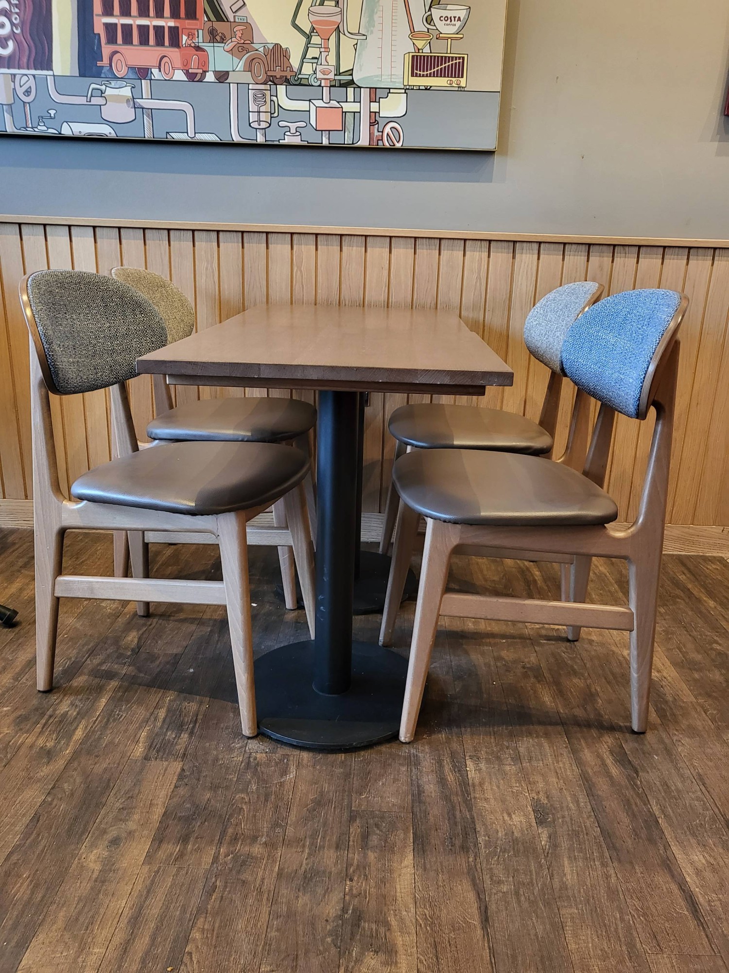 Indoor seating area with plenty manoeuvre space available.