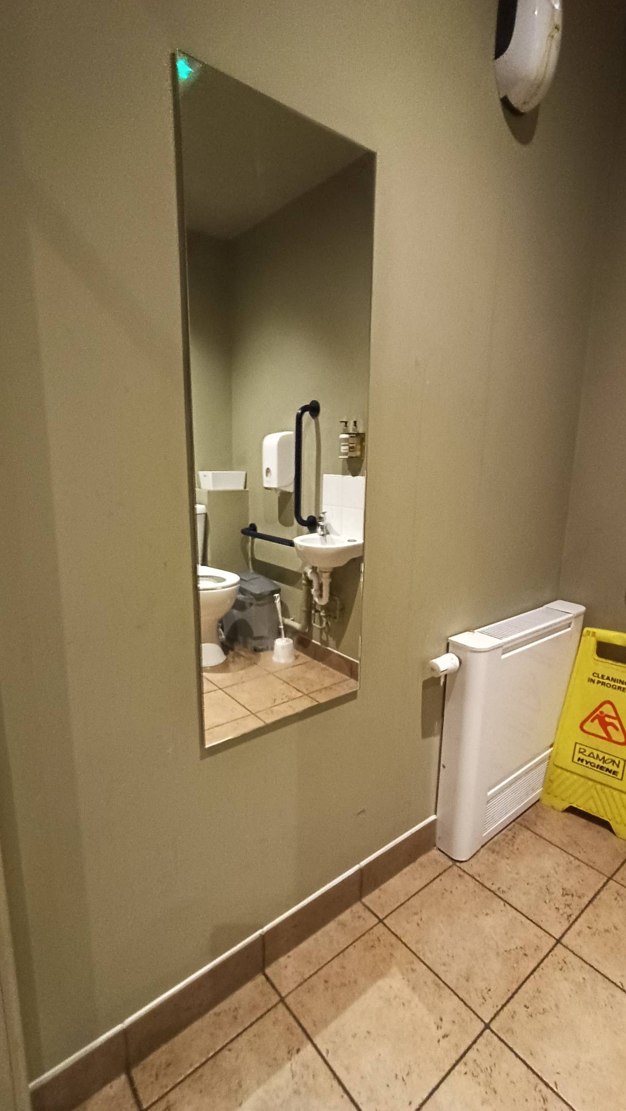 Seated height mirror, with radiator to the right
