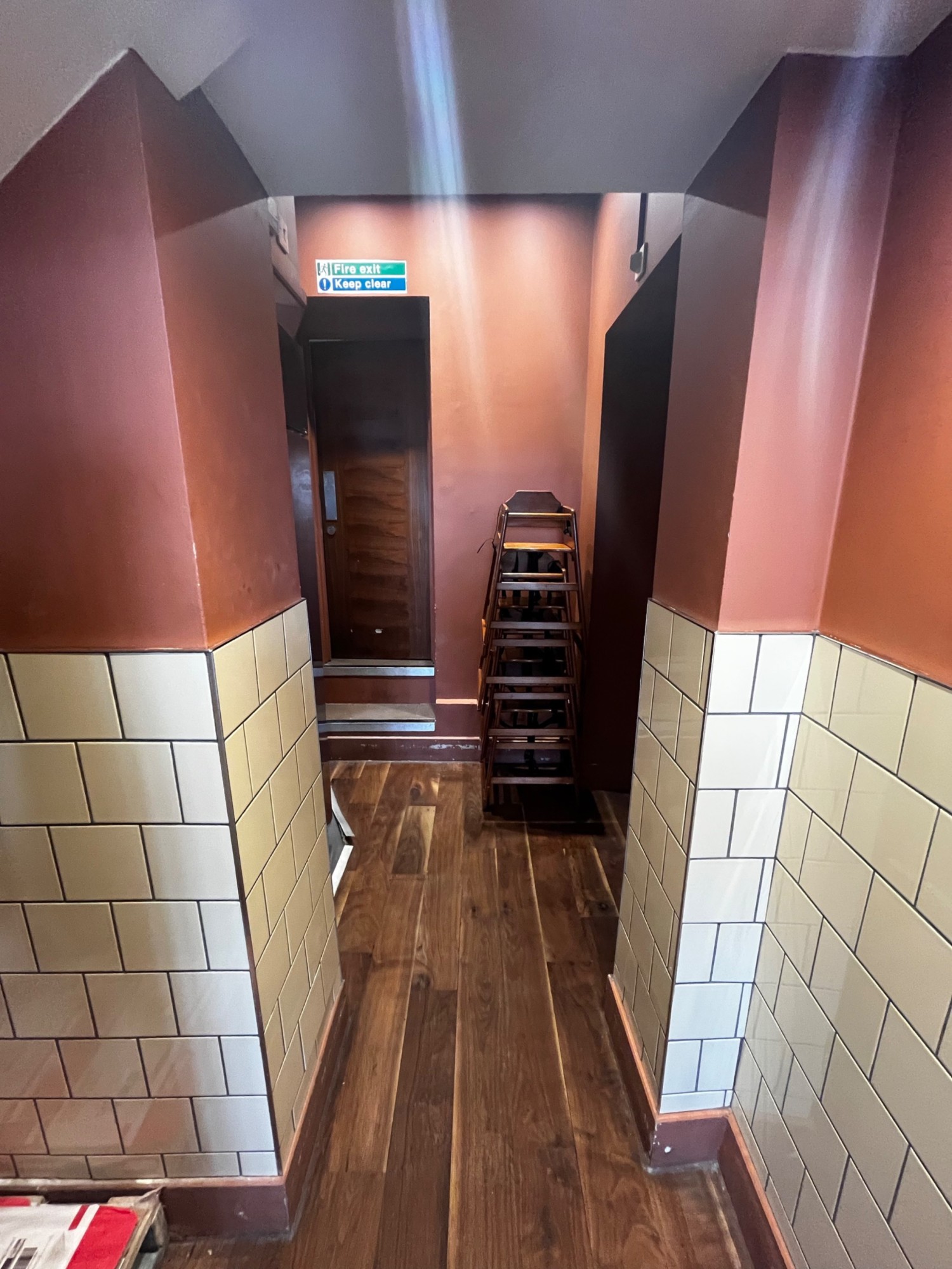 Preceding open archway to bathroom.