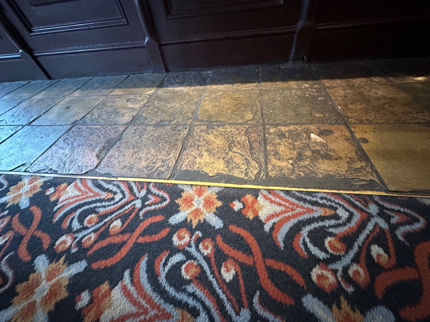 Small metal bump to bar.