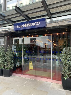 Automatic glass double door