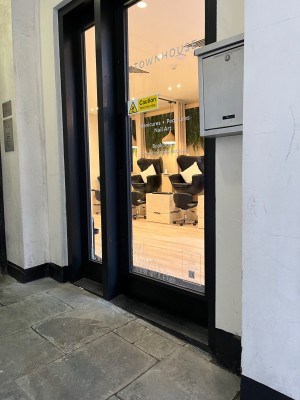 Glass push door, small step