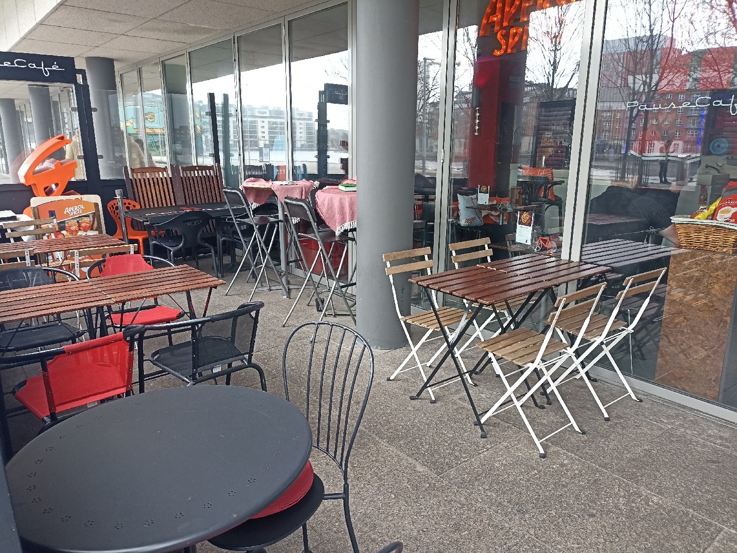 Compact, furniture not fixed.