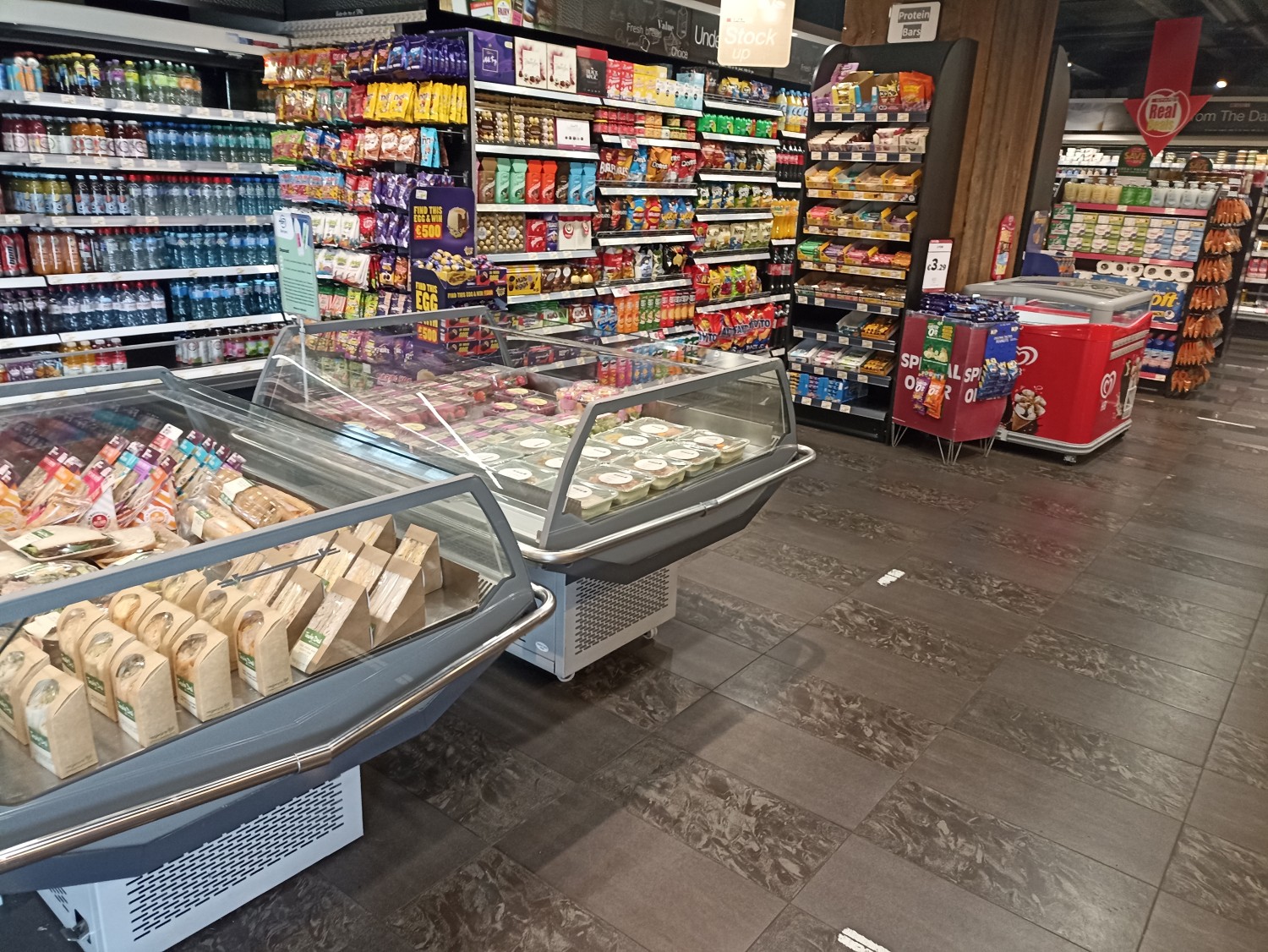 Shopping area, spacious pathways