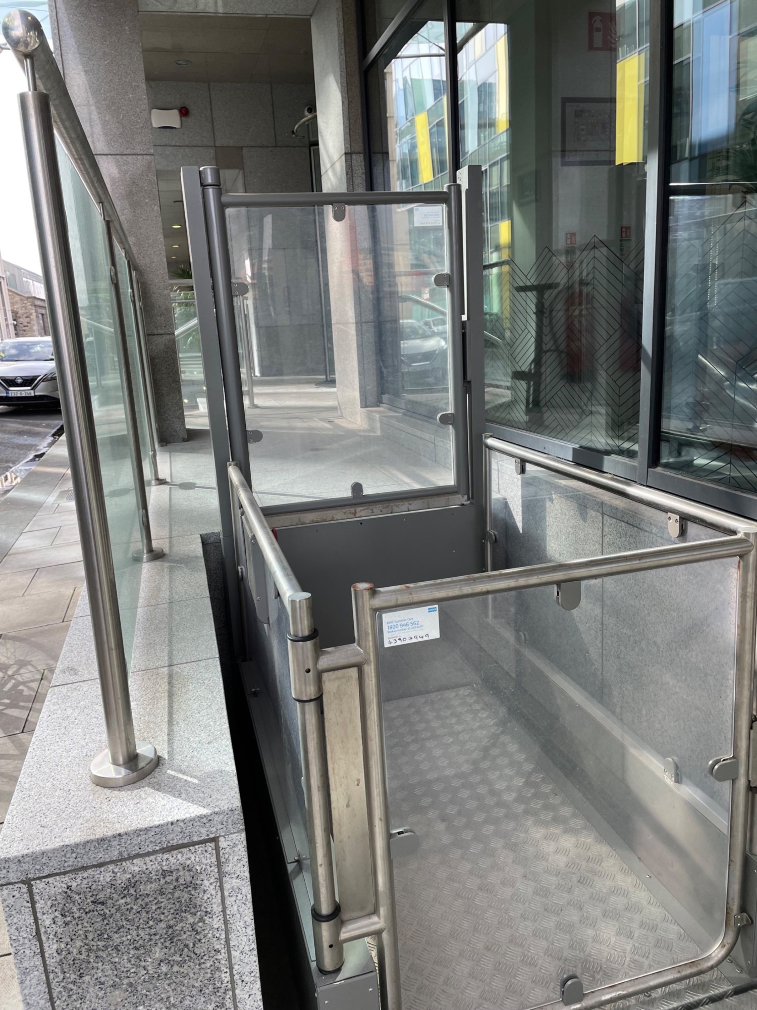 Wheelchair lift