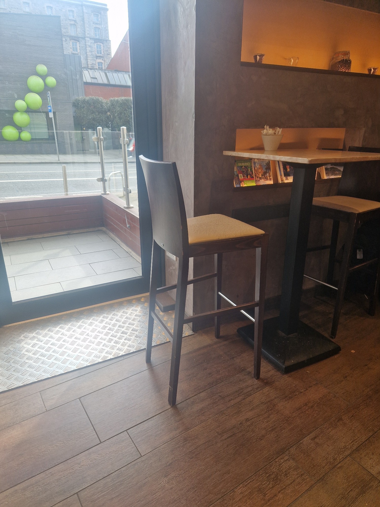 Contrasted table tops.