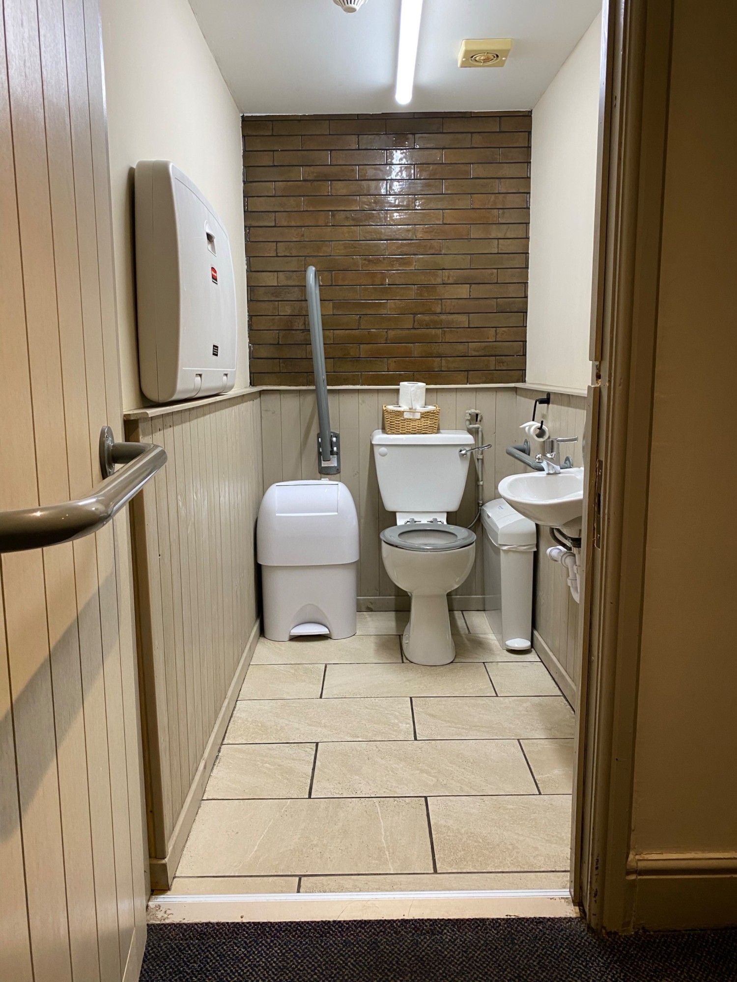 Two rails in situ. Minimal room available. No pull cord.