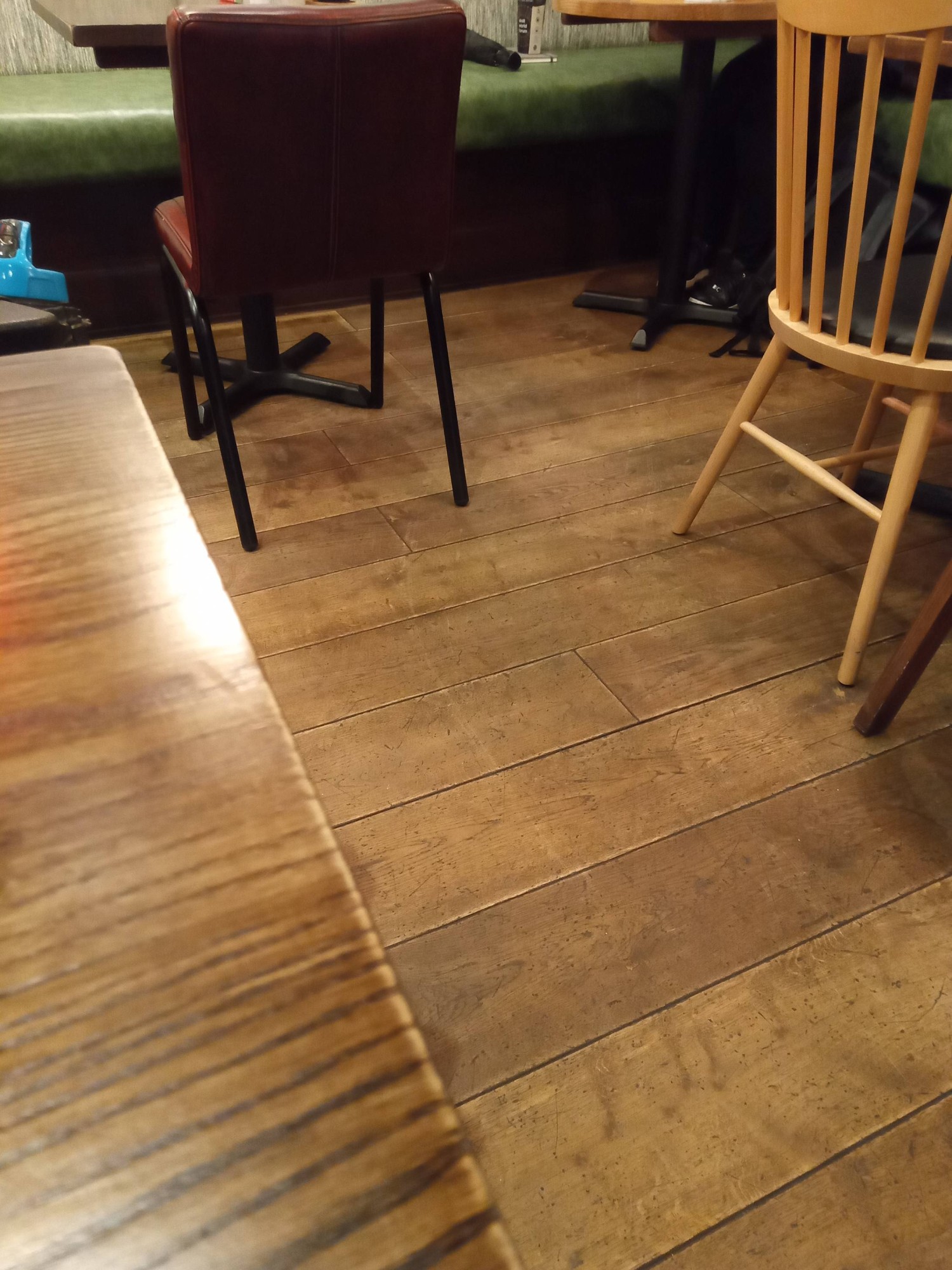 Under tables, central table leg
