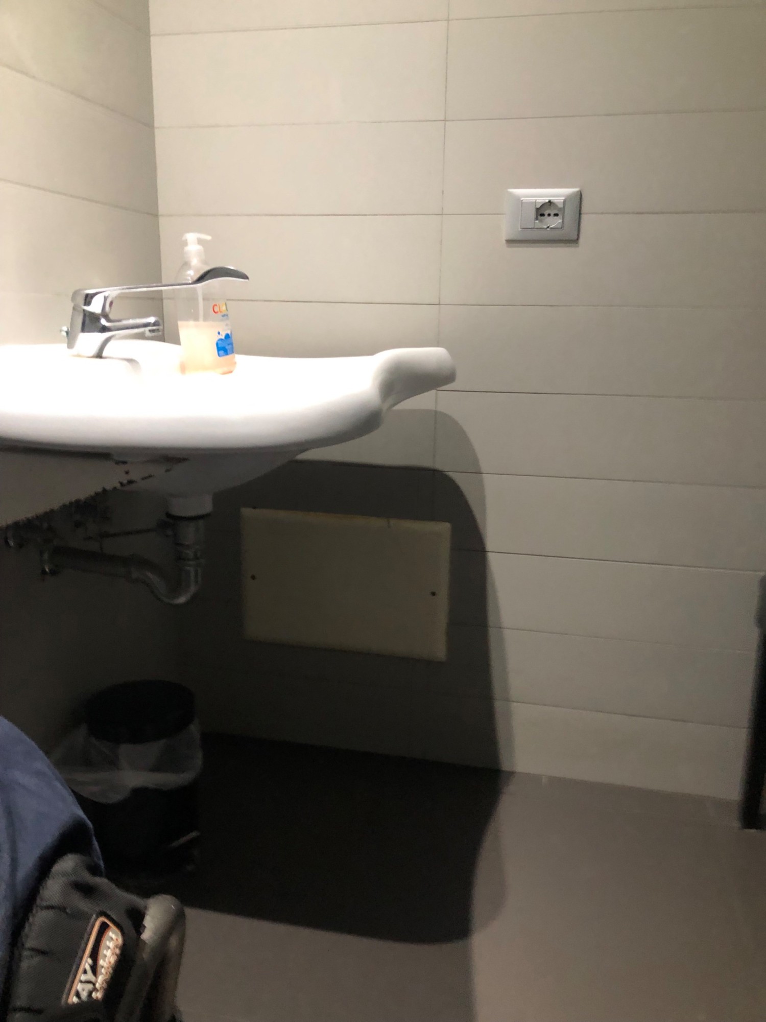 A sink that has space underneath it that would likely fit most wheelchairs