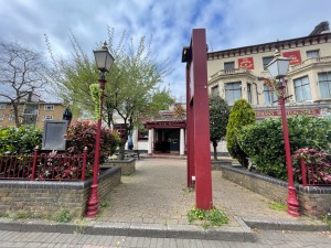 From street, facing venue. Pathway to entrance. Red lamps on either side, red dividing pole in middle.