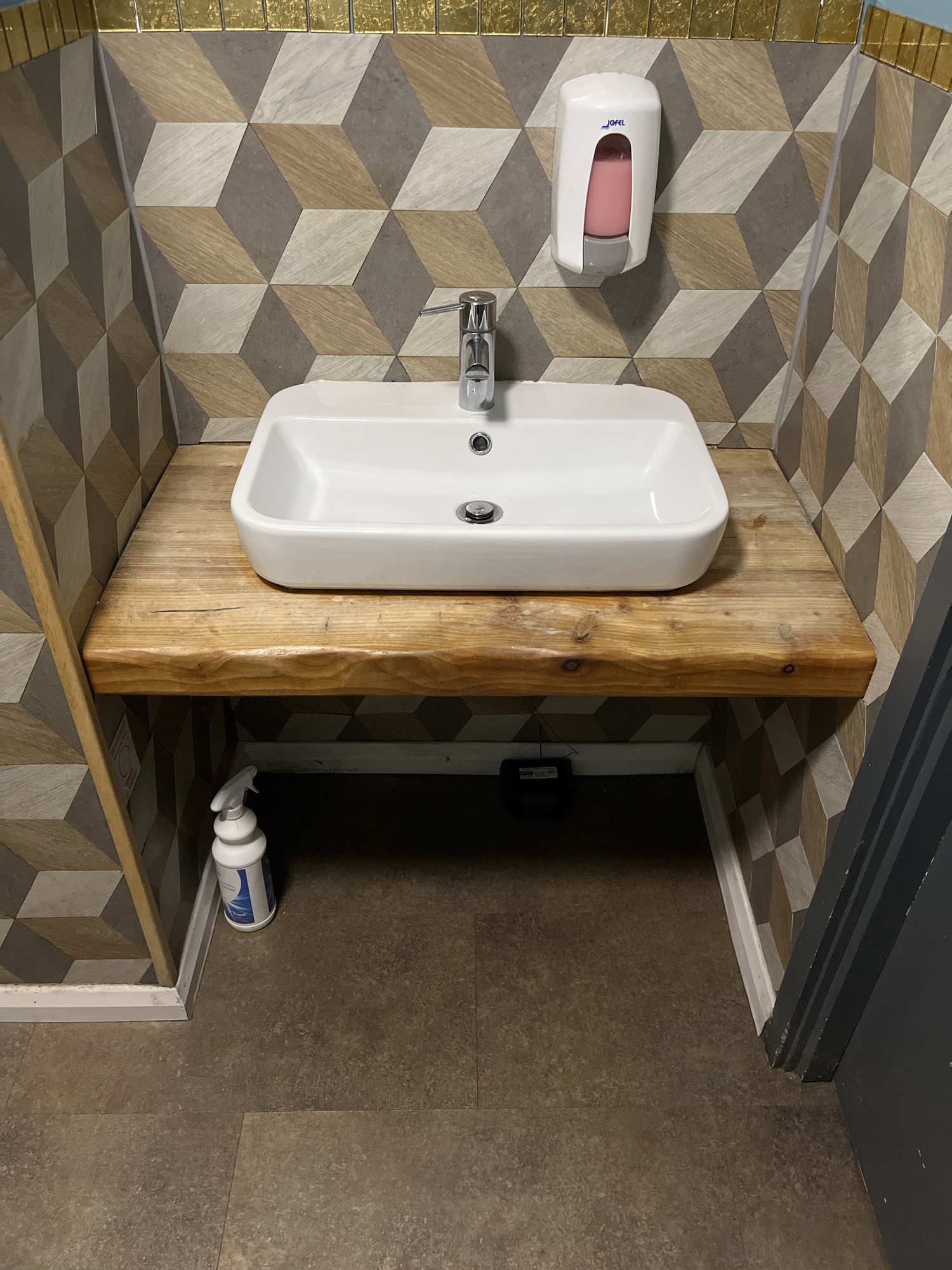 Low sink