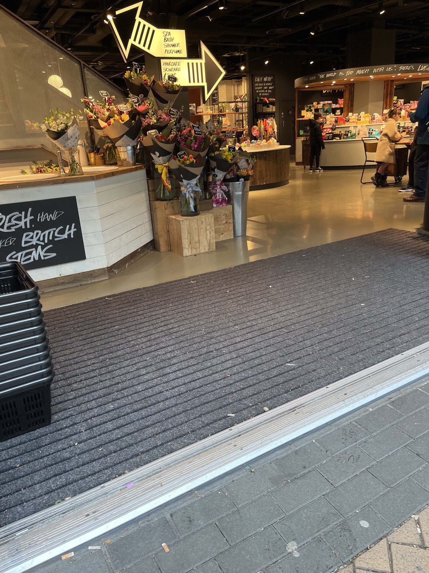 Flat entrance with a little bump