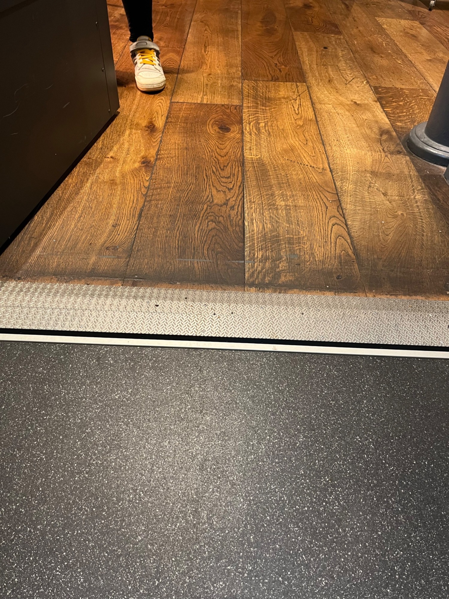 Small textured bump in the exit of lift