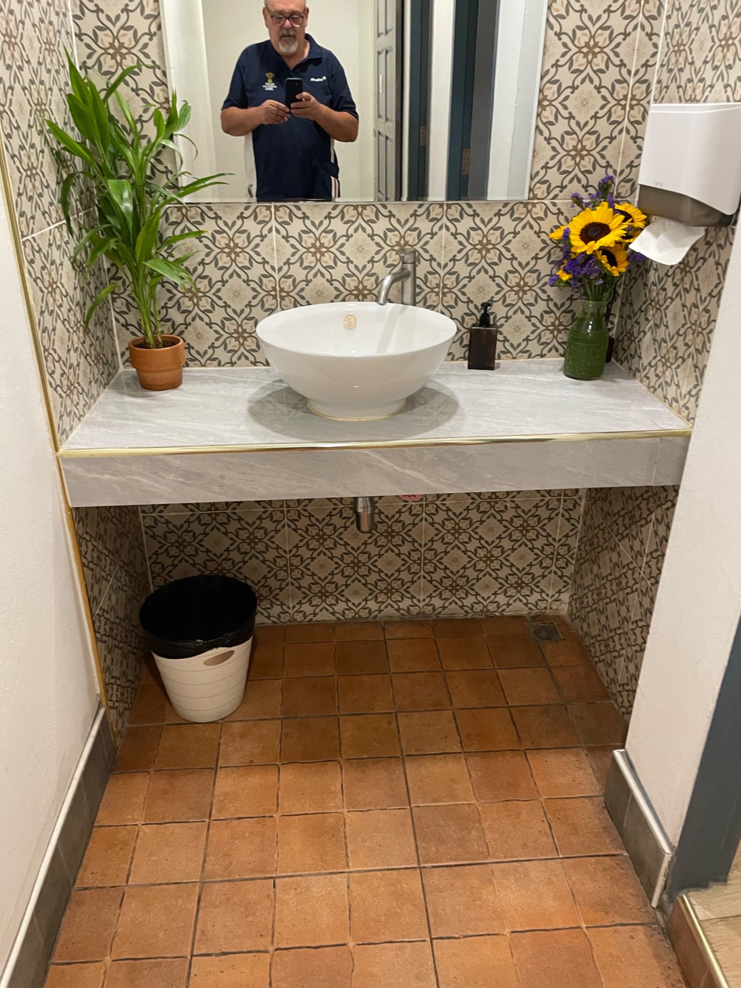 Hand basin - low height