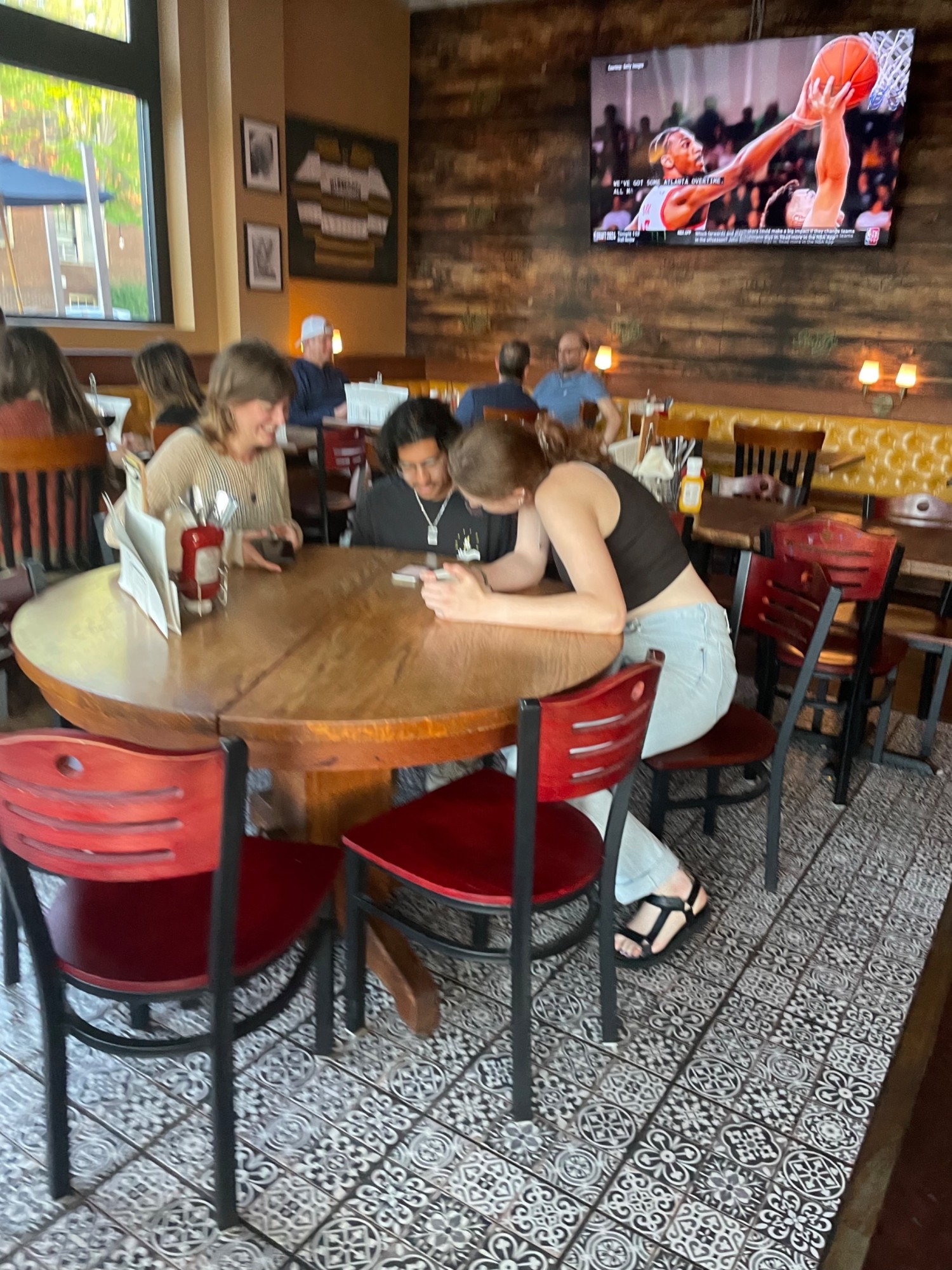 seating options include round tables with chairs , square tables with chairs and booths. Able to seat yourself